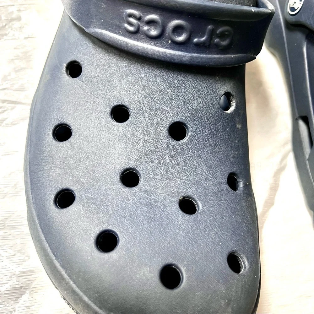 Crocs ICONIC Comfort Classic Vented Clogs in Navy blue mens size 13